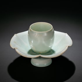 Chinese Southern Song Dynasty Hutian kiln green glaze flower mouth saucer