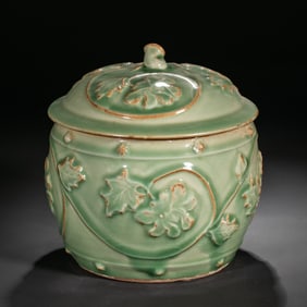 Chinese Southern Song Dynasty Longquan kiln green glaze jar with coiled flower pattern