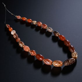 Achaemenid agate bead necklace