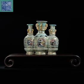 Chinese Qing Dynasty Qianlong Period Gilded Triple-linked Rotating Vase