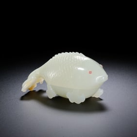 Chinese Qing Dynasty Hetian white jade fish-shaped lidded box