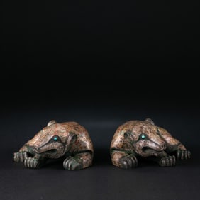 A pair of Chinese Warring States Period gold-inlaid silver bears