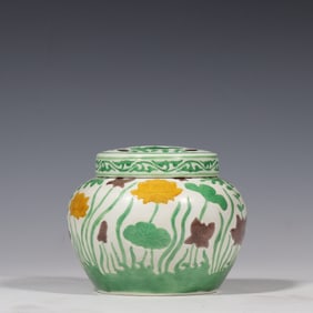 Chinese Ming Dynasty Chenghua Period Flower Pattern Covered Jar
