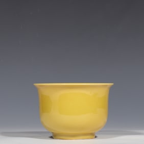 Chinese Ming Xuande period lemon yellow glaze bowl