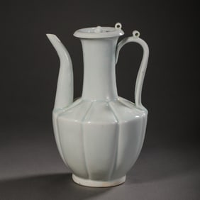 Chinese Southern Song Dynasty Hutian kiln green glaze melon-shaped pot