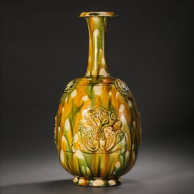 Chinese Tang Dynasty three-color plastic long-necked bottle