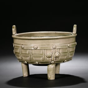 Chinese Sui Dynasty Xiangzhou Kiln Celadon Tripod Burner