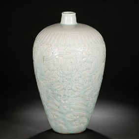 Chinese Southern Song Dynasty Hutian kiln green glaze flower pattern plum vase