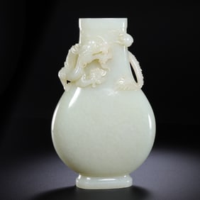 Chinese Qing Dynasty Hetian White Jade Dragon Pattern Vase