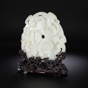 Chinese Qing Dynasty Hetian white jade wall screen with dragon pattern
