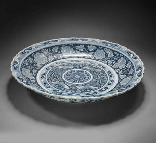 Chinese Yuan Dynasty Blue and White Flower Pattern Diamond-shaped Large Plate