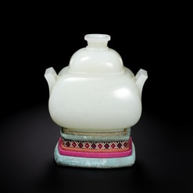Chinese Qing Dynasty Hetian white jade double-cord jar