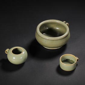 A group of Yaozhou kiln green-glazed bird feeders from the late Tang and Five Dynasties period of