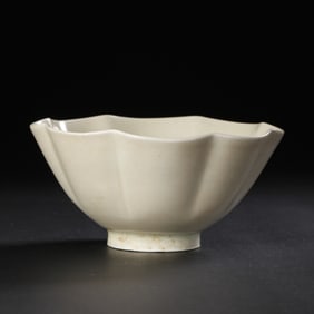 Ding kiln white porcelain flower-mouthed bowl, late Tang and Five Dynasties period, China
