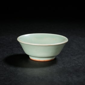 Chinese Southern Song Dynasty Longquan kiln green glaze folded rim washbasin