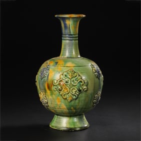 Chinese Tang Dynasty tri-color flower-patterned long-necked vase
