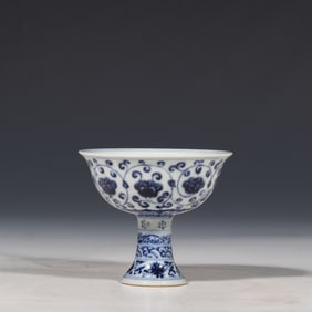 Chinese Ming Xuande period blue and white coiled flower pattern high-foot cup