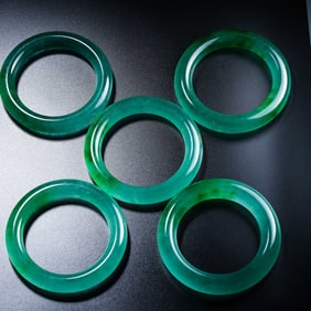 A set of jadeite bracelets from the Qing Dynasty, China