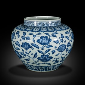 Chinese Ming Dynasty Blue and White Flower Pattern Jar