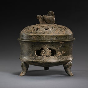 Chinese Tang Dynasty porphyry tripod covered stove