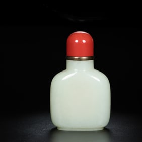 Chinese Qing Dynasty Hetian white jade snuff bottle