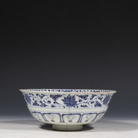 Chinese Yuan Dynasty Blue and White Flower Pattern Bowl
