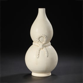Chinese Tang Dynasty White Porcelain Gourd Bottle