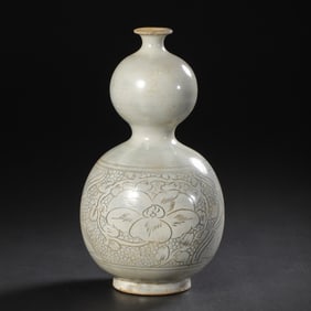 Chinese Song Dynasty Green Glaze Carved Gourd Vase