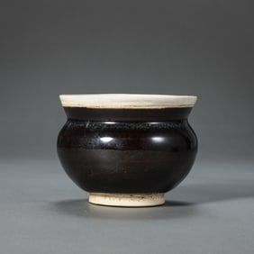 Chinese Northern Song Dynasty Cizhou kiln white-bellied wheel jar