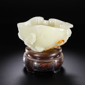Chinese Qing Dynasty Hetian white jade wash basin with Ganoderma lucidum pattern