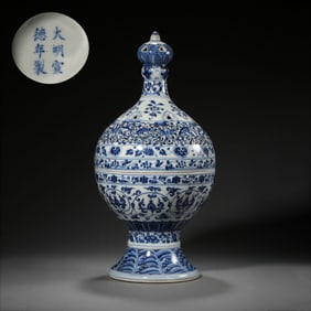 Blue and white coiled flower pattern incense burner with lid, Xuande period, Ming Dynasty, China