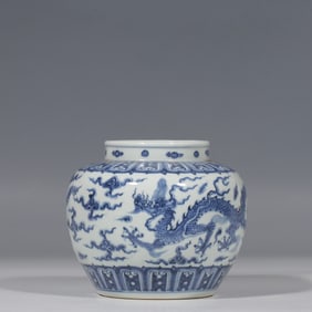 Blue and white dragon pattern jar from the Xuande period of the Ming Dynasty, China