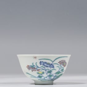 Chinese Qing Dynasty Yongzheng Period Flower Patterned Cup