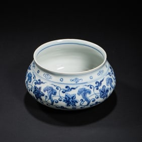 Chinese Qing Dynasty Blue and White Flower Pattern Bowl