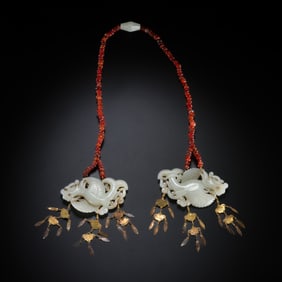 Chinese Liao Dynasty Agate and Hetian Jade Dragon Necklace