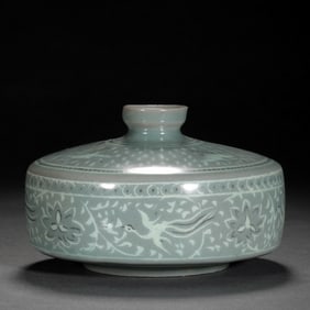 Korean Goryeo celadon black and white inlaid flower and bird pattern short plum vase