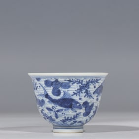 China Ming Jiajing period blue and white fish and algae pattern cup