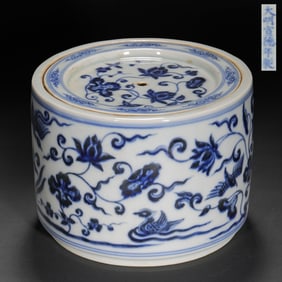Blue and white cricket jar with mandarin ducks playing in water, Xuande period, Ming Dynasty, China