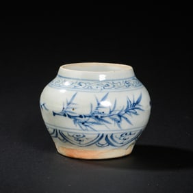 Chinese Yuan Dynasty Blue and White Flower Pattern Jar