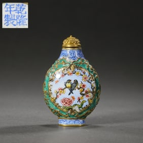 Chinese Qing Dynasty Qianlong period enamel window flower and bird pattern snuff bottle