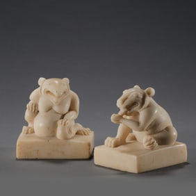 A pair of Chinese Tang Dynasty white marble bears