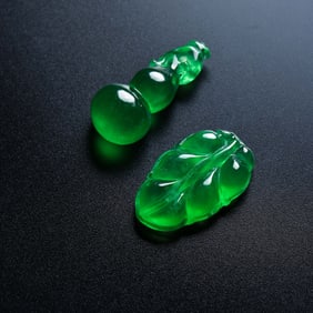 A set of Chinese Qing Dynasty jewellery jade pendants