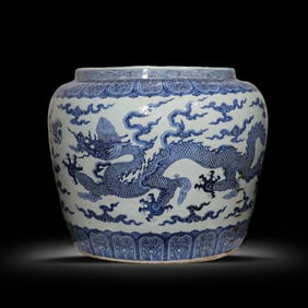 Chinese Ming Dynasty Blue and White Dragon Pattern Urn