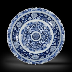 Chinese Yuan Dynasty Blue and White Flower Pattern Plate