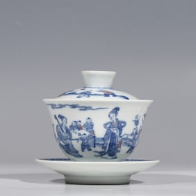 Chinese Qing Dynasty Qianlong period blue and white figure story covered bowl