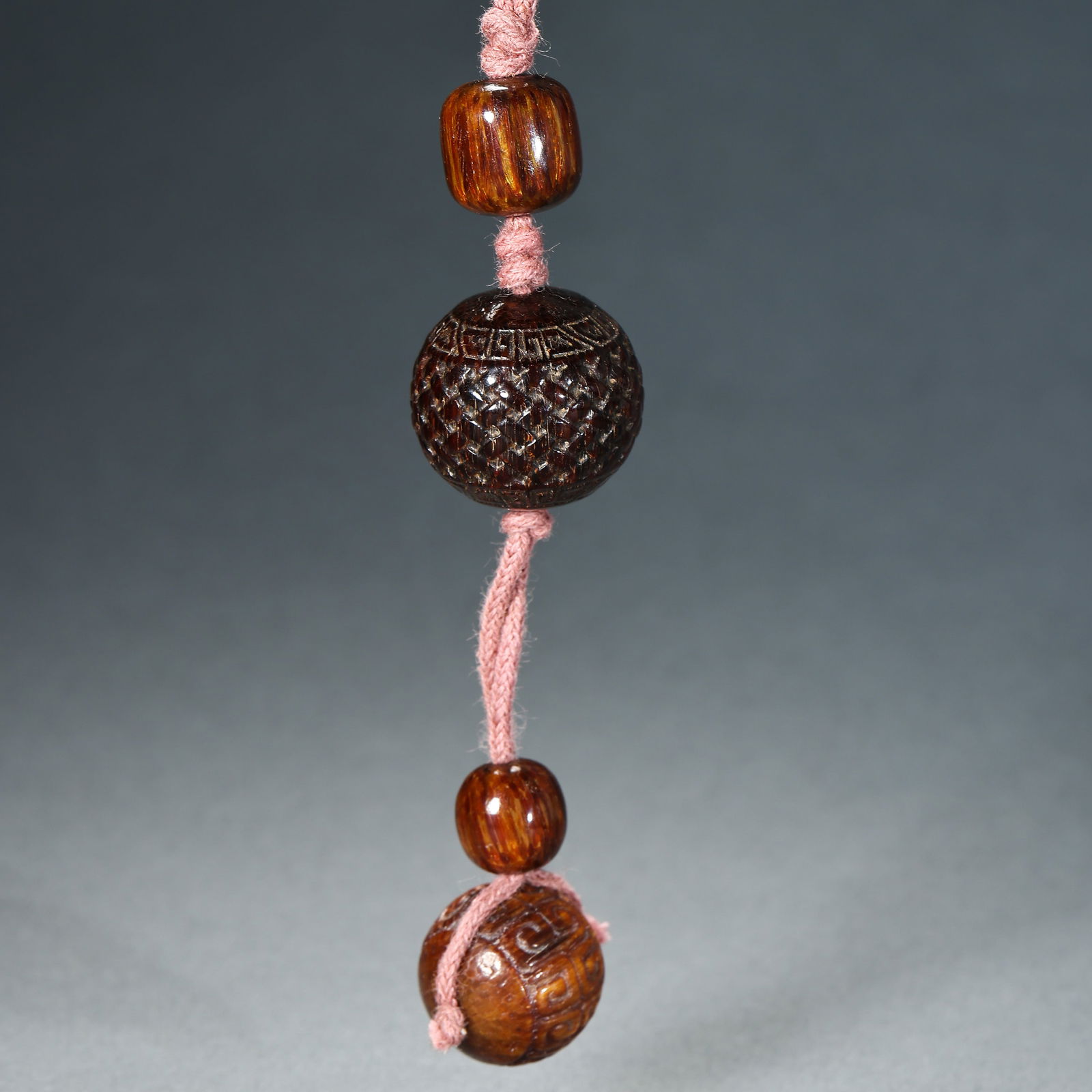 Chinese Qing Dynasty Horn Pendant: Diam. 2 cm. weight. 10 gram.