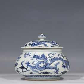 Blue and white dragon-patterned jar from the Xuande period of the Ming Dynasty, China