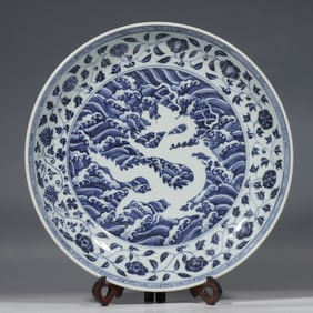 Large plate with blue and white dragon pattern, Yuan Dynasty, China