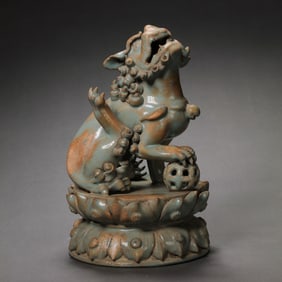 Chinese Northern Song Dynasty Ru kiln celadon lion