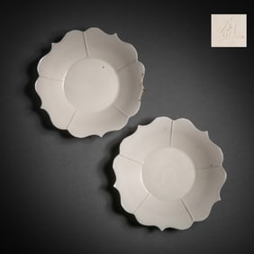 A pair of white porcelain plates with the Chinese character Ying (Ying) from the Ding kiln of the